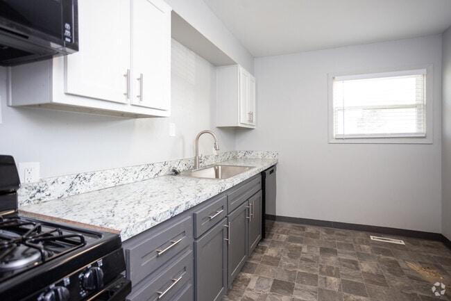 2BR, 1.5BA - 1,200 SF