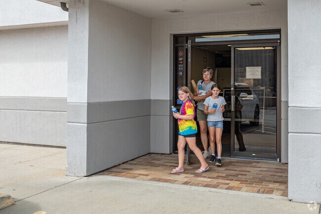 Avanti's Italian Restaurant is a family-friendly eatery serving Italian-American cuisine.