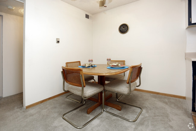1BR, 1BA - 610 SF