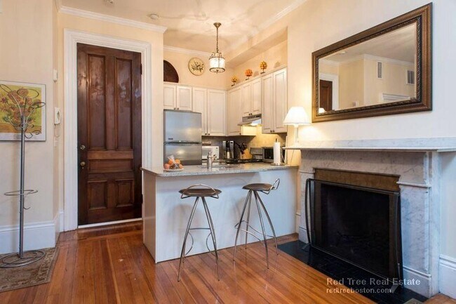 190 Beacon St unit 3, Boston, MA 02116 - photo 2