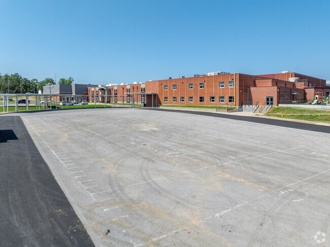 Trigg County Primary School has a large drop off area for parents and students.