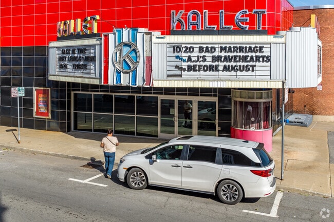 Enjoy a show at the grand Oneida Kallet Civic Center.