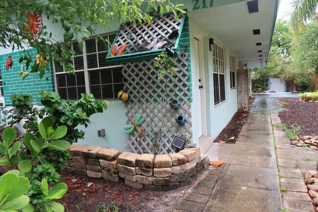 217 SW 11th Ct unit 2, Fort Lauderdale, FL 33315 - photo 3