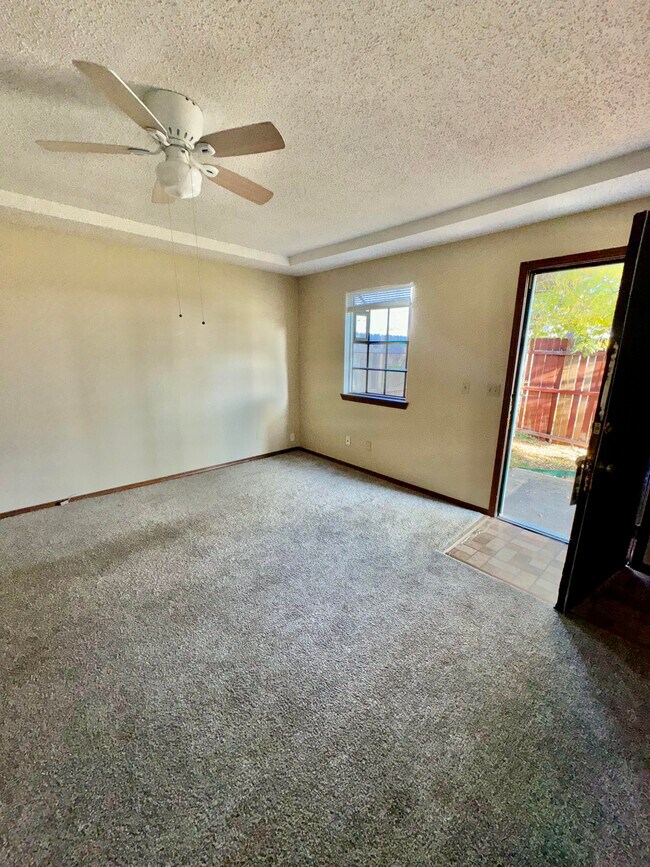 1211 Parkwood Ct, Moore, OK 73160 - photo 3