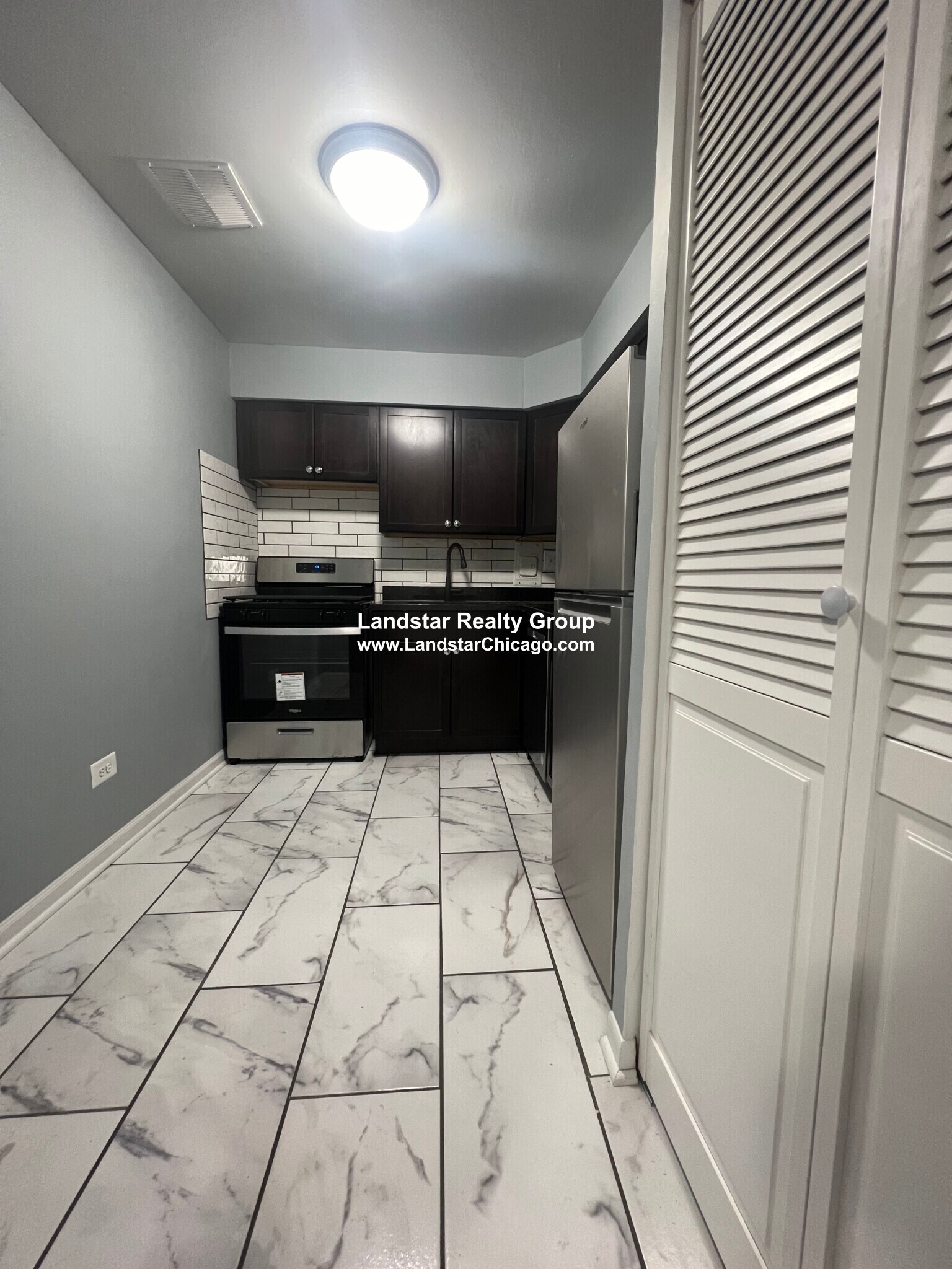 1523 W Morse Ave unit 1, Chicago, IL 60626 - photo 1