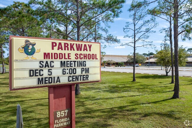 Parkway Middle School provides education to residents in the neighborhood of Kissimmee.