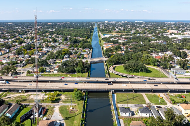The London Avenue Canal borders Filmore to the east.
