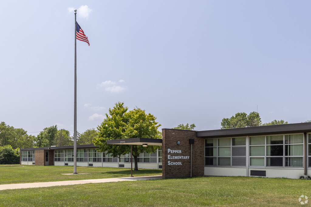 Pepper Elementary School front building in Oak Park.