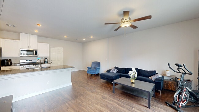 7217 Sunray Point St, North Las Vegas, NV 89084 - photo 3