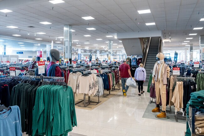 Coopersdale residents have access to many shopping areas within a 10 minute drive.