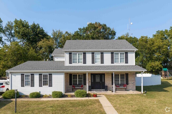Lake of the Woods has gorgeous bi-level houses in its quiet neighborhoods.