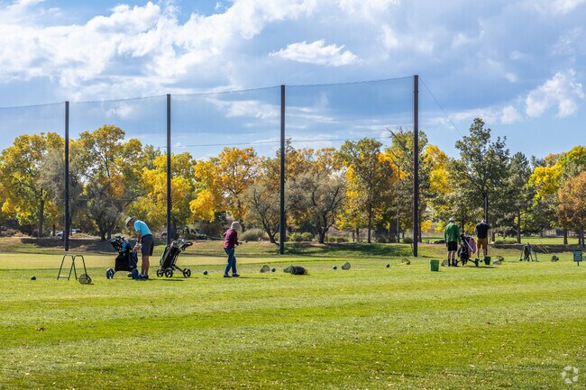 Collindale Golf Course serves English Ranch golfers.