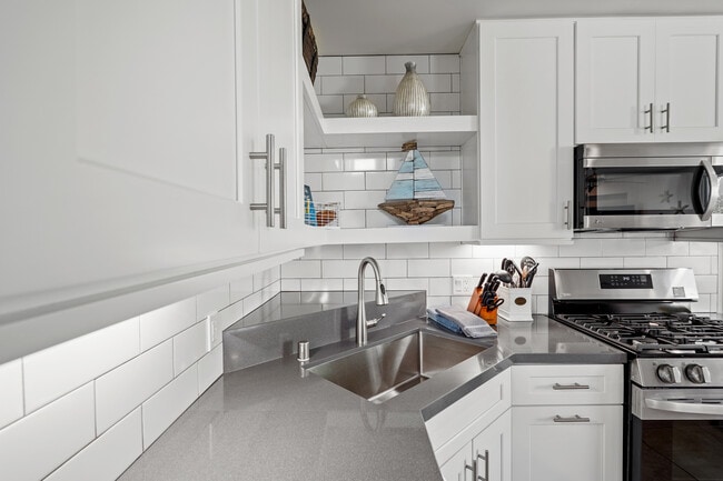 819 Ostend Ct, San Diego, CA 92109 - photo 6