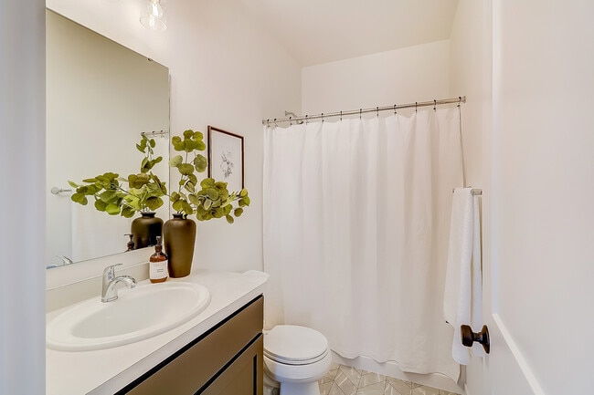 Primary Bathroom1_1.jpg