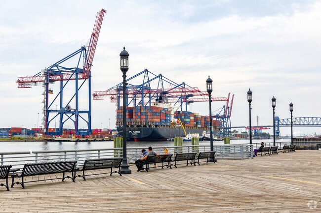 At Marciante-Jackson-Millet Park, the bay’s gentle rhythm and passing boats create the perfect outdoor escape.