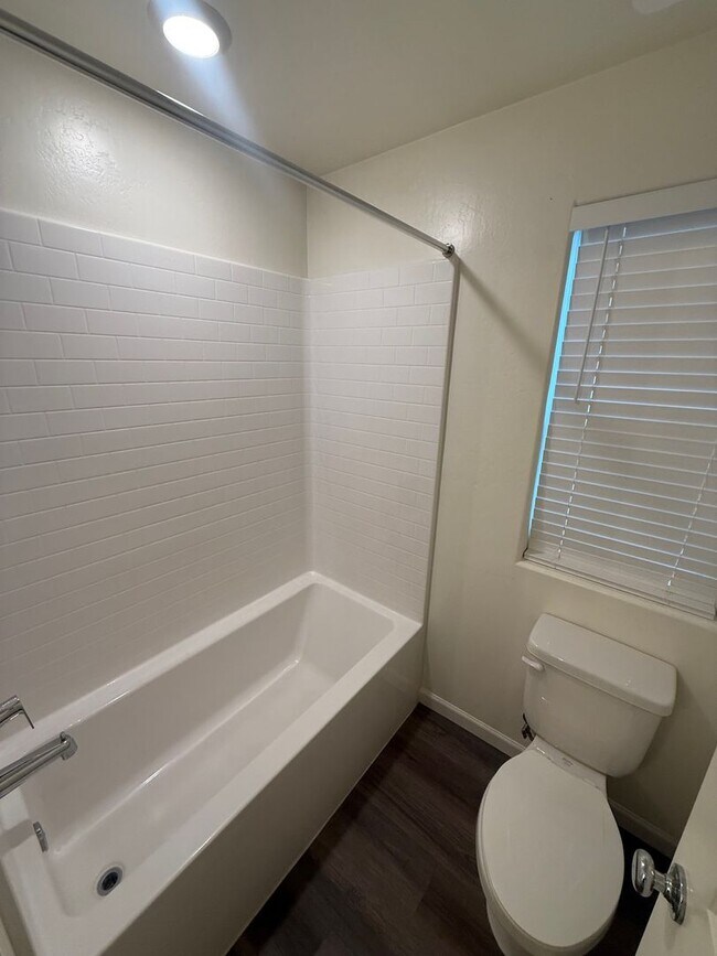 4505 Berkshire Rd, Bakersfield, CA 93313 - photo 6