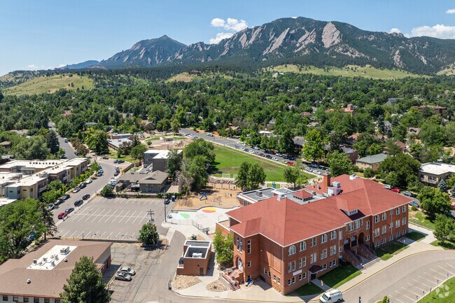 University Hill Elementary is nestled along the tree lined streets that overlook majestic hills.
