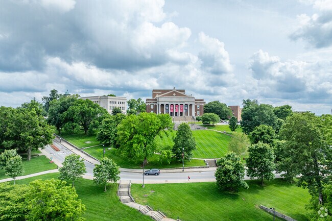 Western Kentucky University sits 125 feet above downtown Bowling Green on 