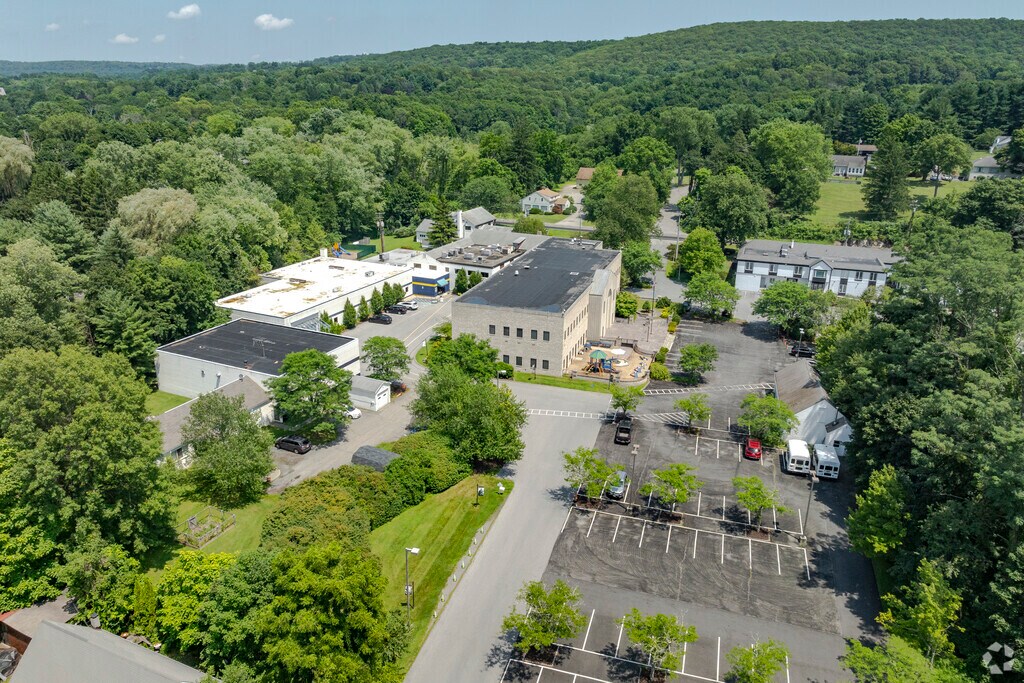 Mizzentop Day School is located at 64 E Main Street in Pawling, NY.