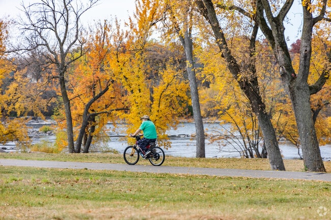 Mississippi River trails near Rockville offer walking and biking.