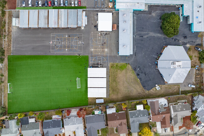 Your kids will enjoy learning in the inspiring atmosphere of Griffin Academy High School.