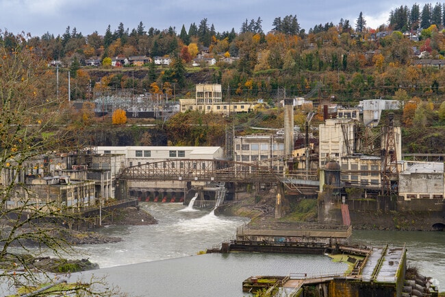 The Willamette Falls empowered Oregon City to become an industrial hub.