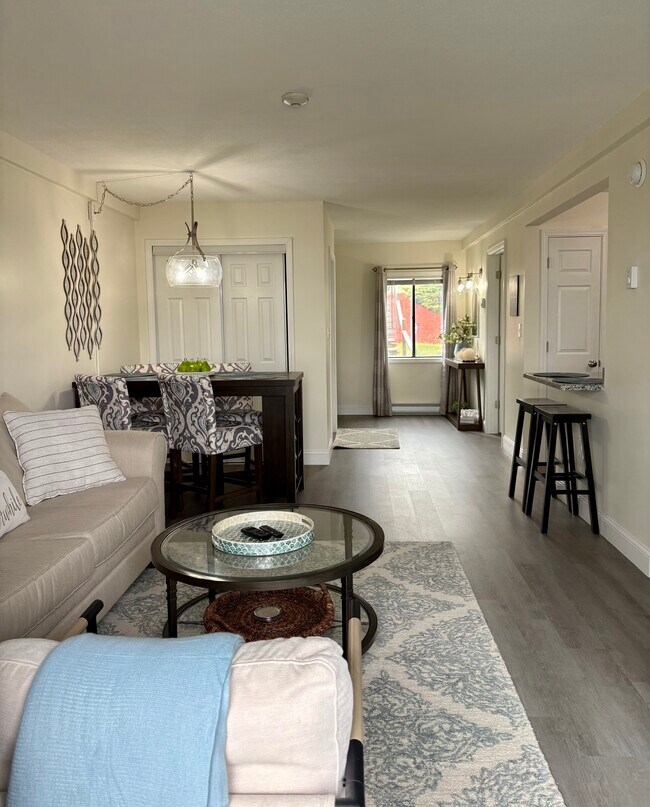 178 Treetop Cir unit 1024, Laconia, NH 03246 - photo 6