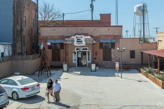R&K Cafe is a popular go-to for Hillsboro residents and tourists.