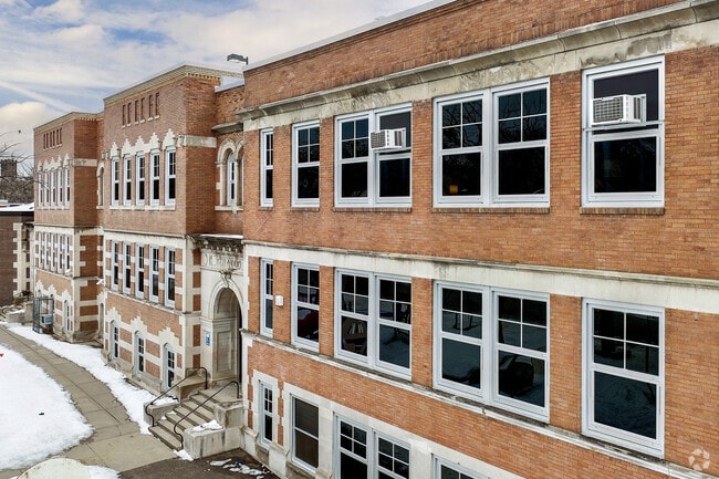 Kenwood Elementary School has an overall Niche grade of A-.