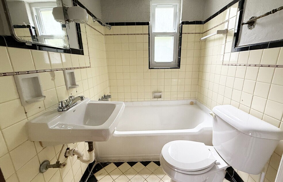 960 Ludlow Ave unit 960-01, Cincinnati, OH 45220 - photo 1