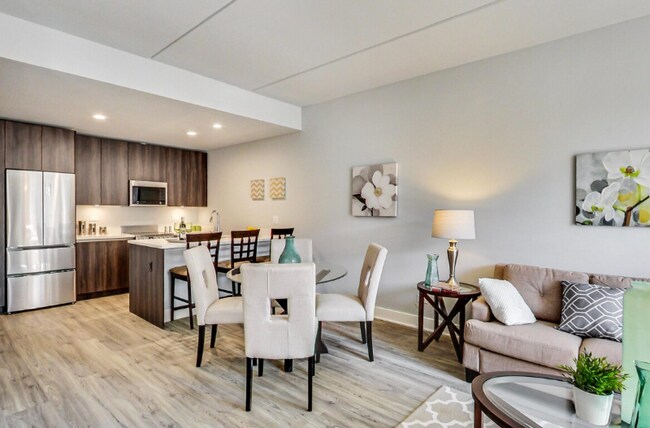 NEW - Arthurs of Old Town Apartments, Chicago, IL 60610 - photo 2