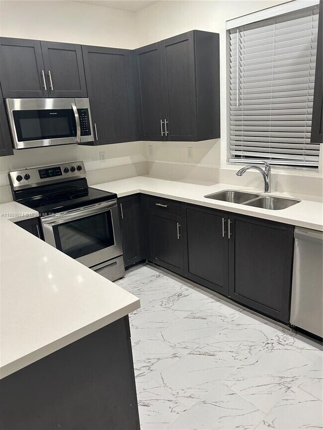 2831 SW 16th Terrace, Fort Lauderdale, FL 33315 - photo 5