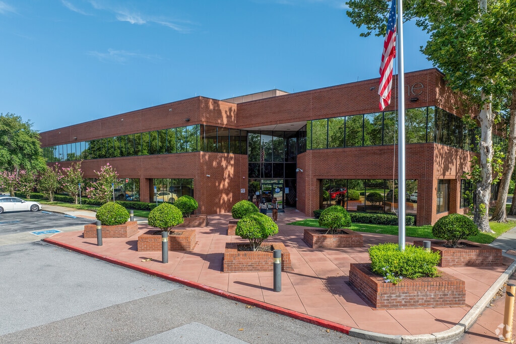 Orlando Science Elementary and Orlando Science High Schools share a neighborhood campus.