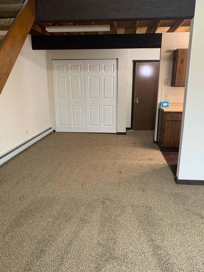 1430 Maplecrest Dr, Youngstown, OH 44515 - photo 5