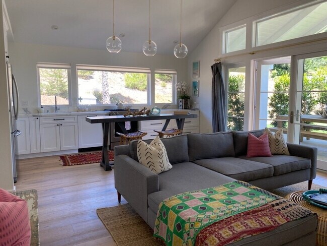 727 Sonrisa St unit ID1255605P, Solana Beach, CA 92075 - photo 3