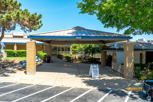 Dove Elementary has a student-teacher ratio of 13 to 1.
