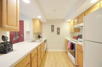 42 Cedar Pond Dr, Warwick, RI 02886
