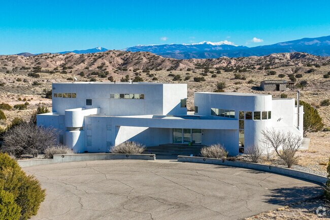 A few larger, custom style homes can be found throughout El Valle de Arroyo Seco.