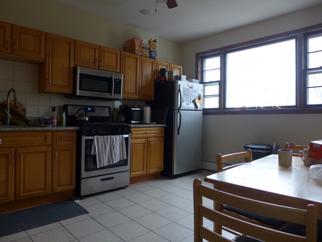 828 Parker St unit 2, Roxbury Crossing, MA 02120 - photo 3