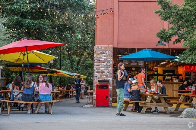 Lithia Park offers amazing outdoor dining.