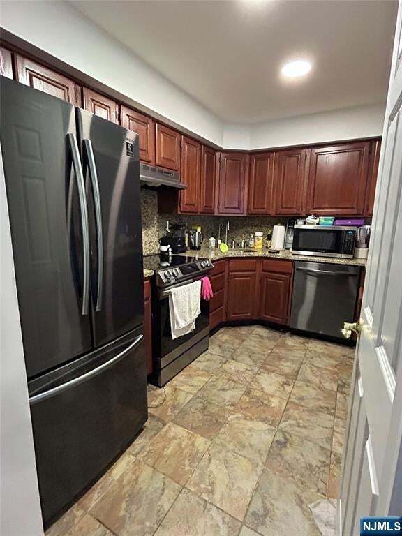 517 Windsor Dr, Palisades Park, NJ 07650