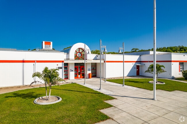 Sutherland elementary school
cultivates intellectual and social growth in Palm Harbor.