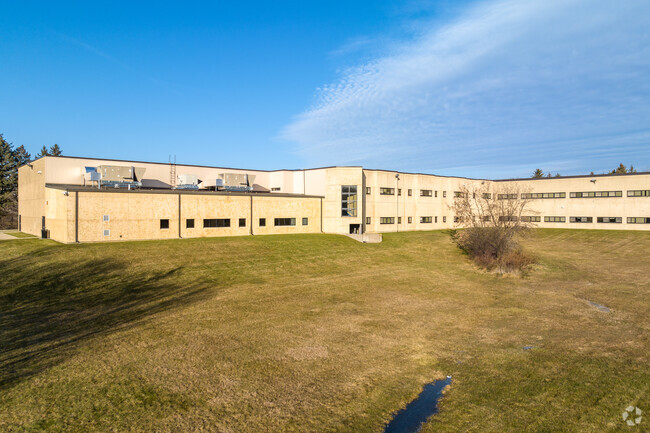 Spring Wood Middle School has a student-teacher ratio of 12 to 1.