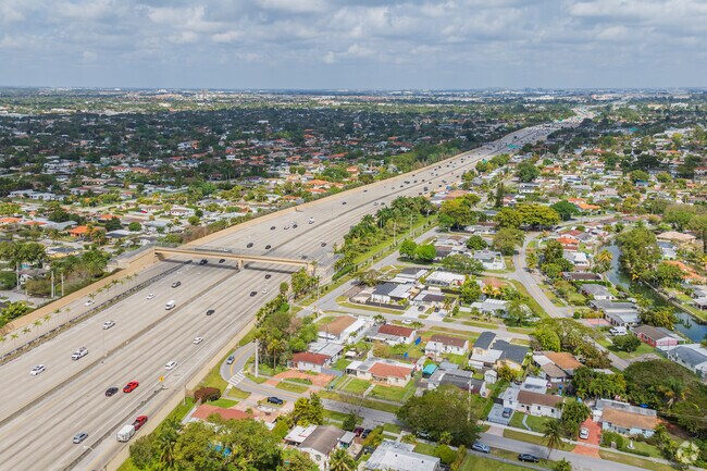 Palmetto Expressway is the main commute choice for residents of Olympia Heights, FL.