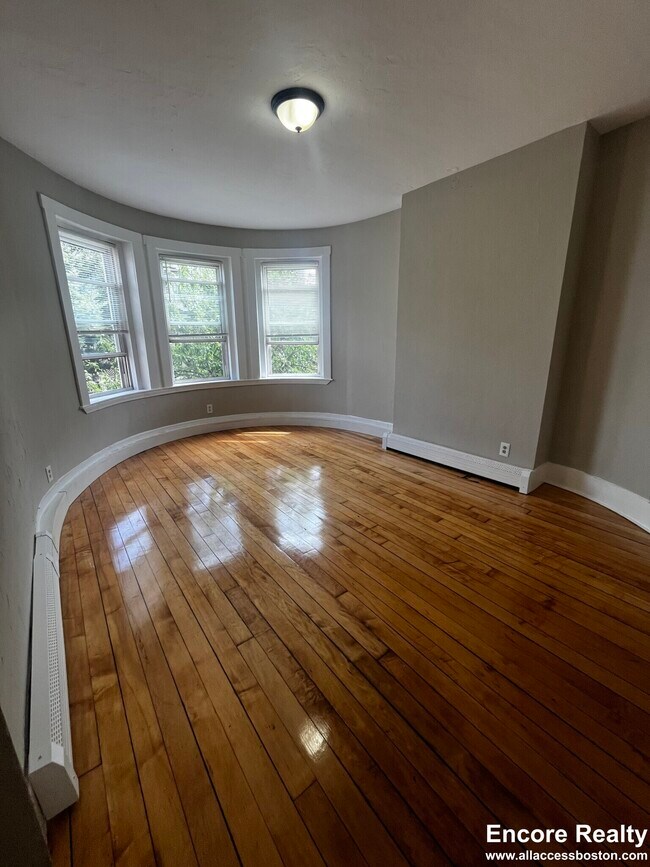 270 Bowdoin St Unit 8, Boston, MA 02122