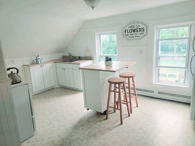 50 Oliver St unit 3, Bristol, RI 02809 - photo 2