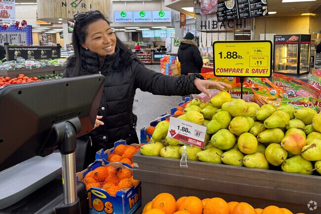 Hy-Vee offers a selection of produce for residents in Lake Waukomis.