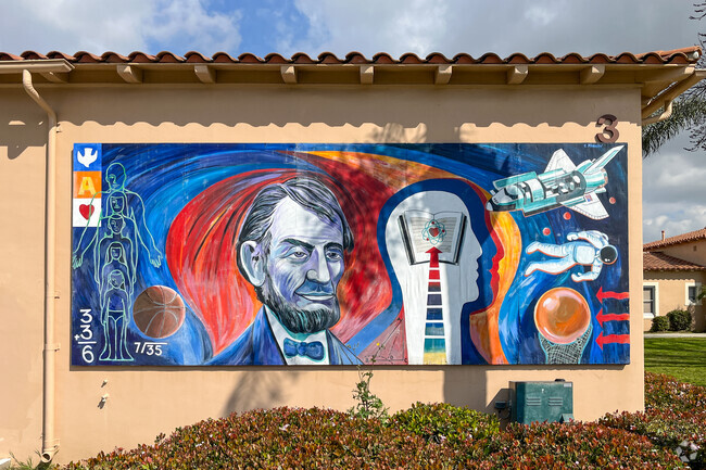 Mural at Lincoln Elementary School depicts Abraham Lincoln.