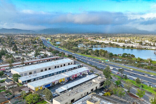 An overview of State Route 17 nearby De Voss-Leigh.
