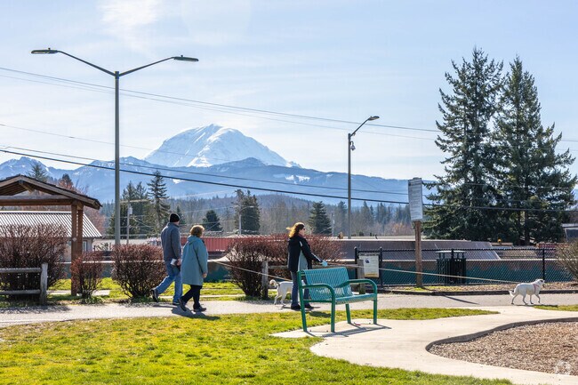 The views of Mount Rainier from some parks near Prairie Heights are truly stunning.